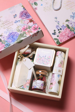 小禮盒里的春天 禮品花卉的藝術(shù)與情感表達